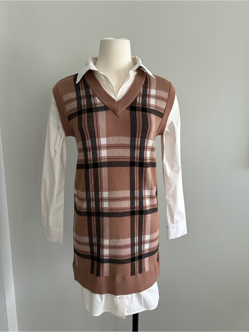 Tahari Cream and Brown Plaid Knit Sweater with Attached Collar